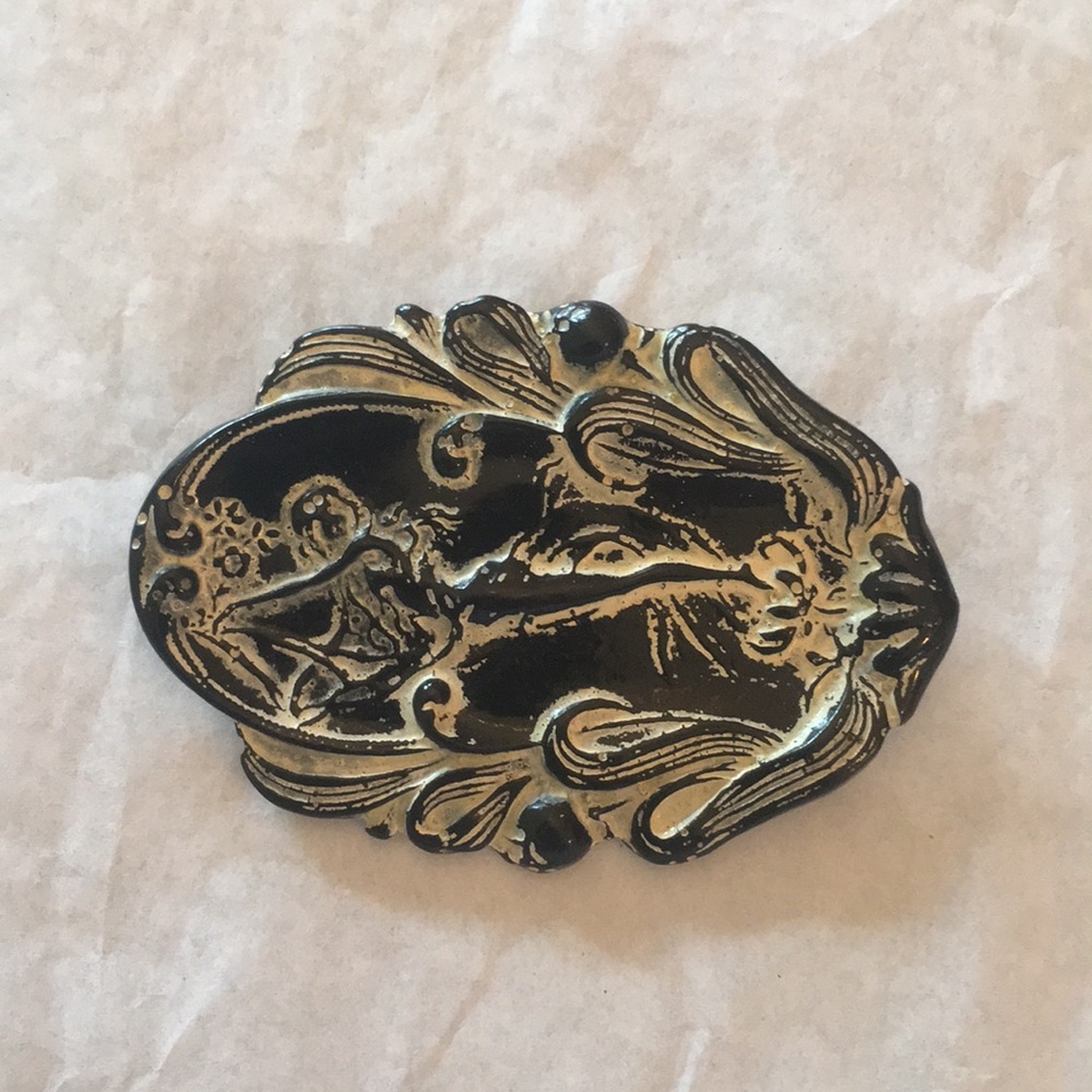 Retro pin